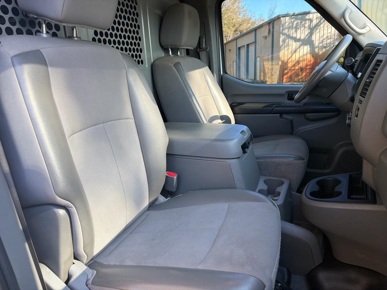 Nissan NV Cargo NV2500 HD Standard Roof V6 SV 2021