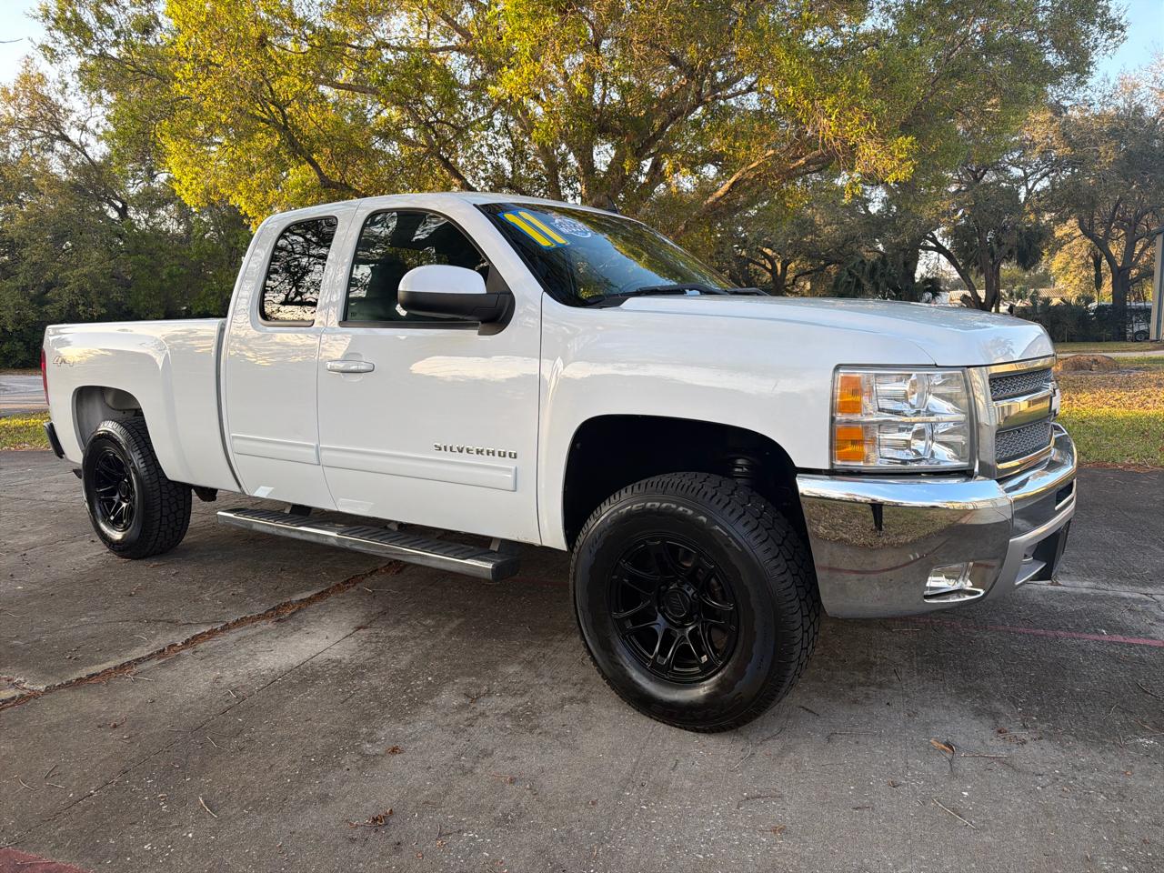 Chevrolet Silverado 1500 4WD Ext Cab 143.5" LT 2011