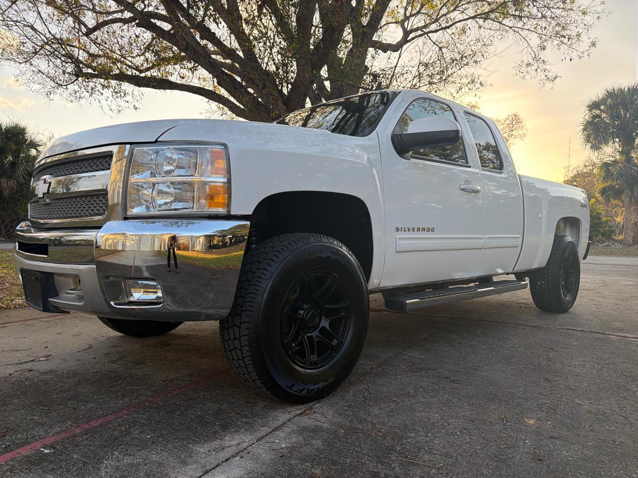 Chevrolet Silverado 1500 4WD Ext Cab 143.5" LT 2011