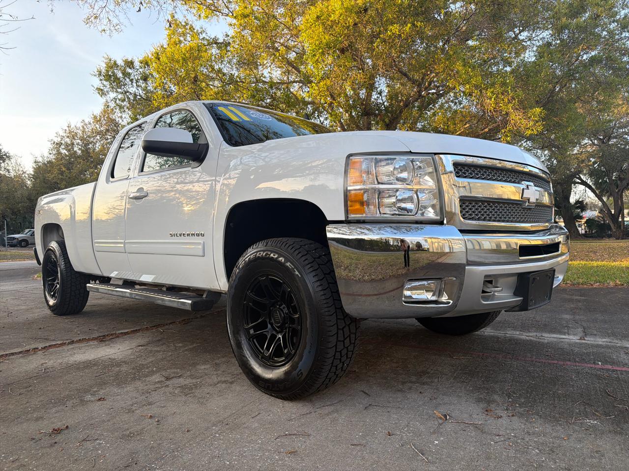 Chevrolet Silverado 1500 4WD Ext Cab 143.5" LT 2011