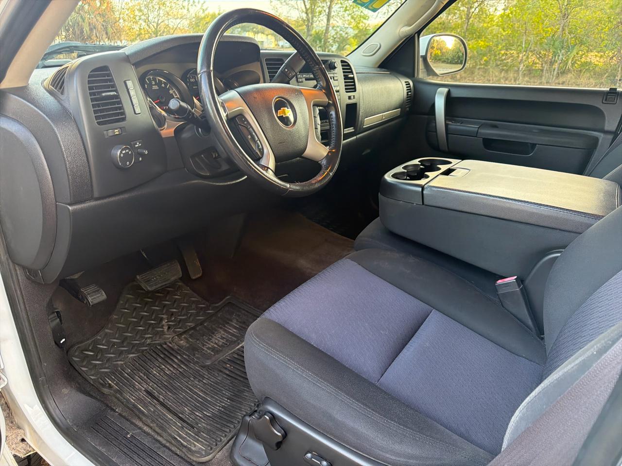 Chevrolet Silverado 1500 4WD Ext Cab 143.5" LT 2011