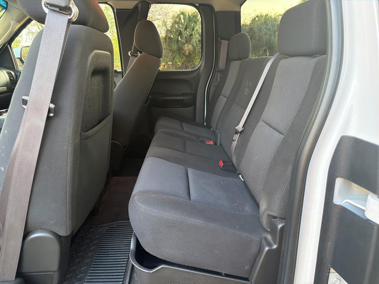 Chevrolet Silverado 1500 4WD Ext Cab 143.5" LT 2011