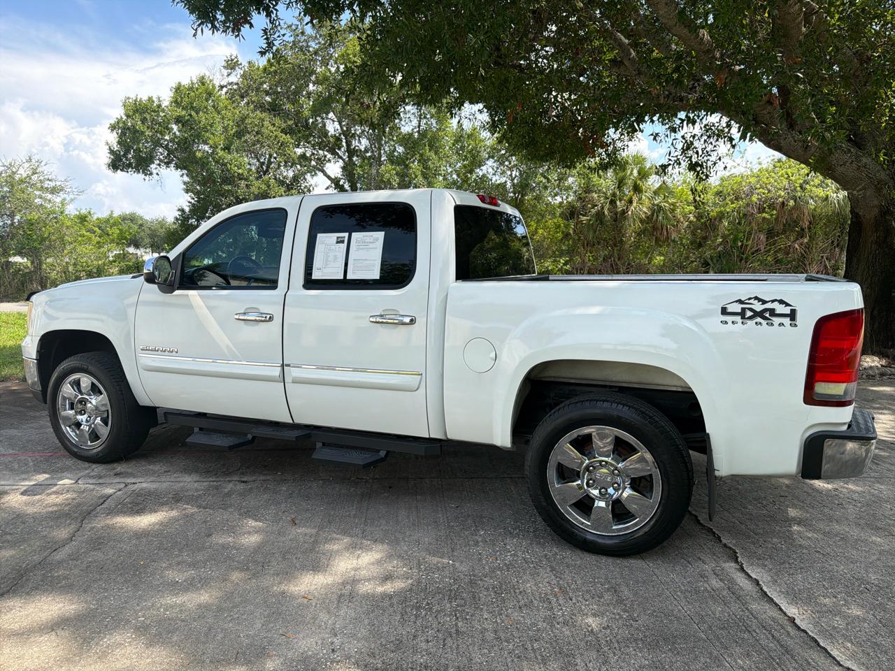 GMC Sierra 1500 4WD Crew Cab 143.5" SLE 2011