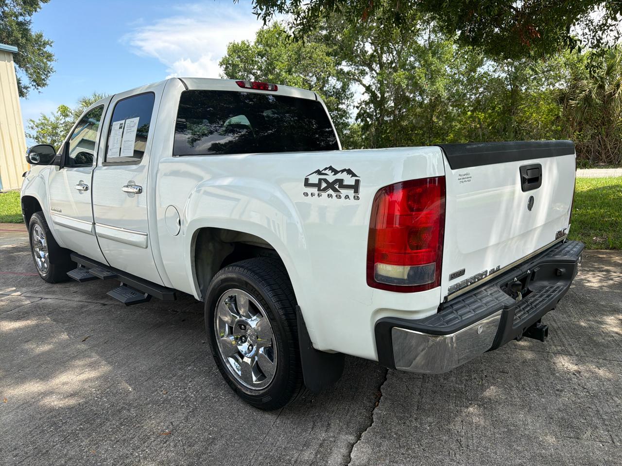 GMC Sierra 1500 4WD Crew Cab 143.5" SLE 2011