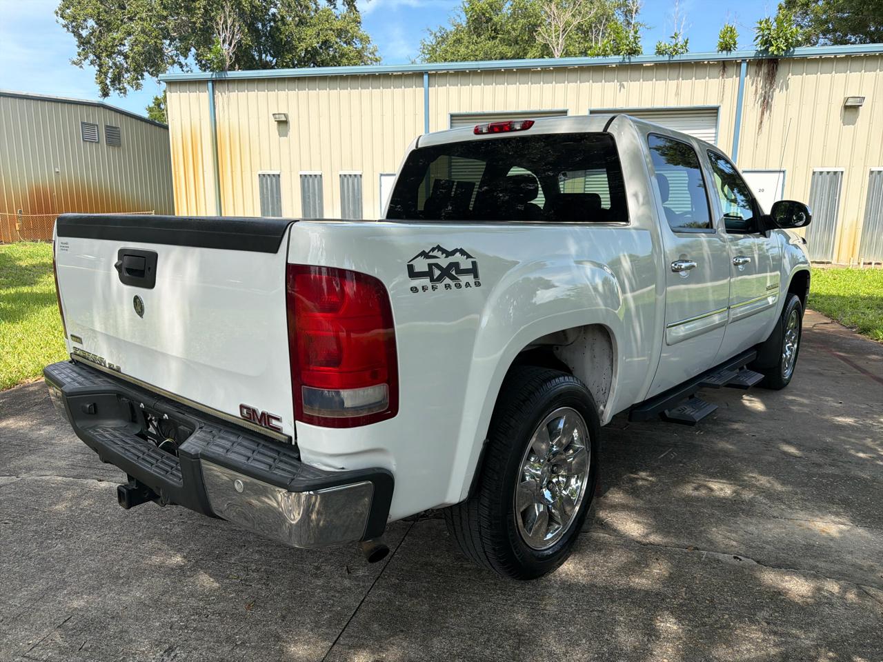 GMC Sierra 1500 4WD Crew Cab 143.5" SLE 2011