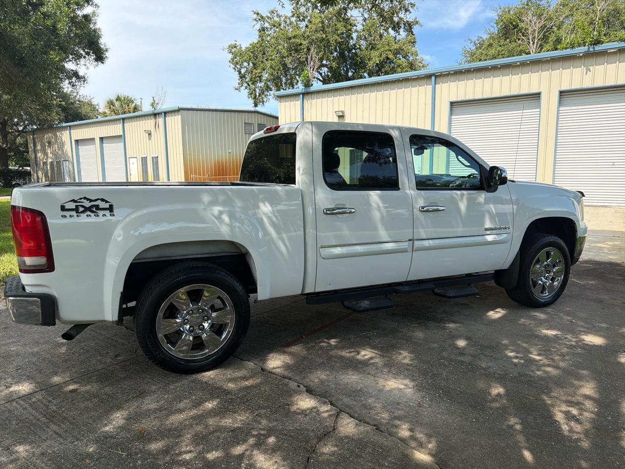 GMC Sierra 1500 4WD Crew Cab 143.5" SLE 2011