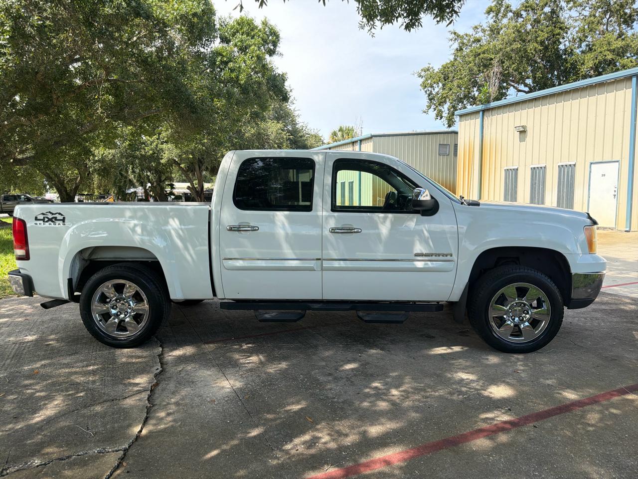 GMC Sierra 1500 4WD Crew Cab 143.5" SLE 2011
