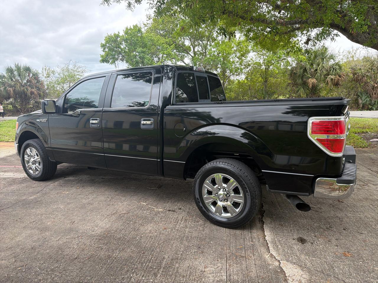 Ford F-150 2WD SuperCrew 145" XLT 2011