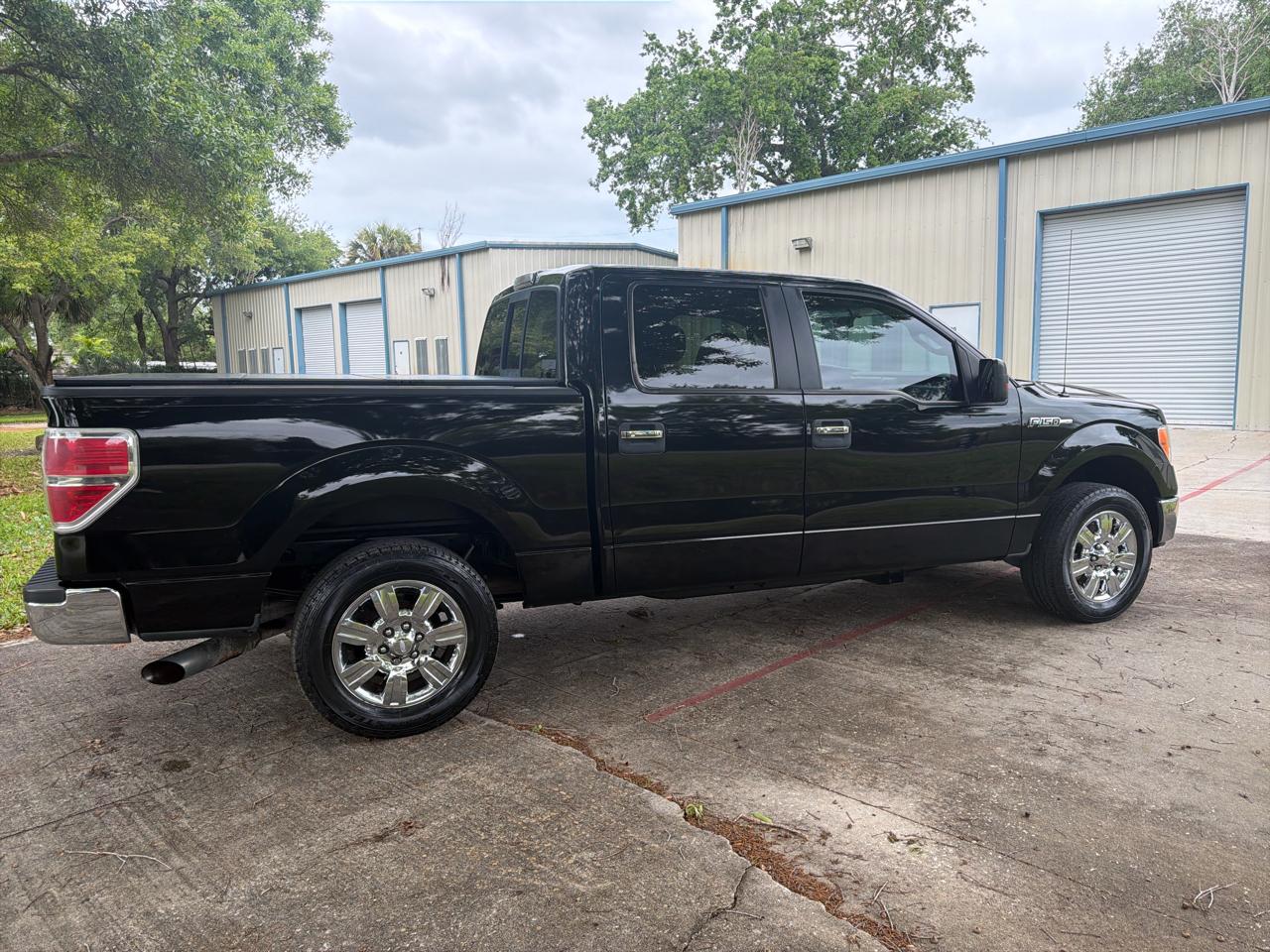 Ford F-150 2WD SuperCrew 145" XLT 2011