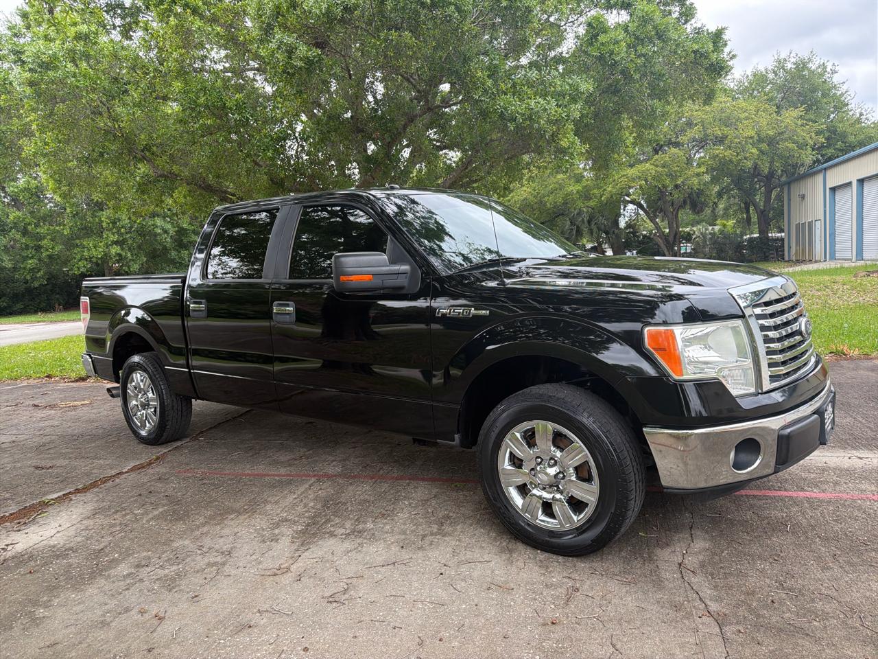 Ford F-150 2WD SuperCrew 145" XLT 2011