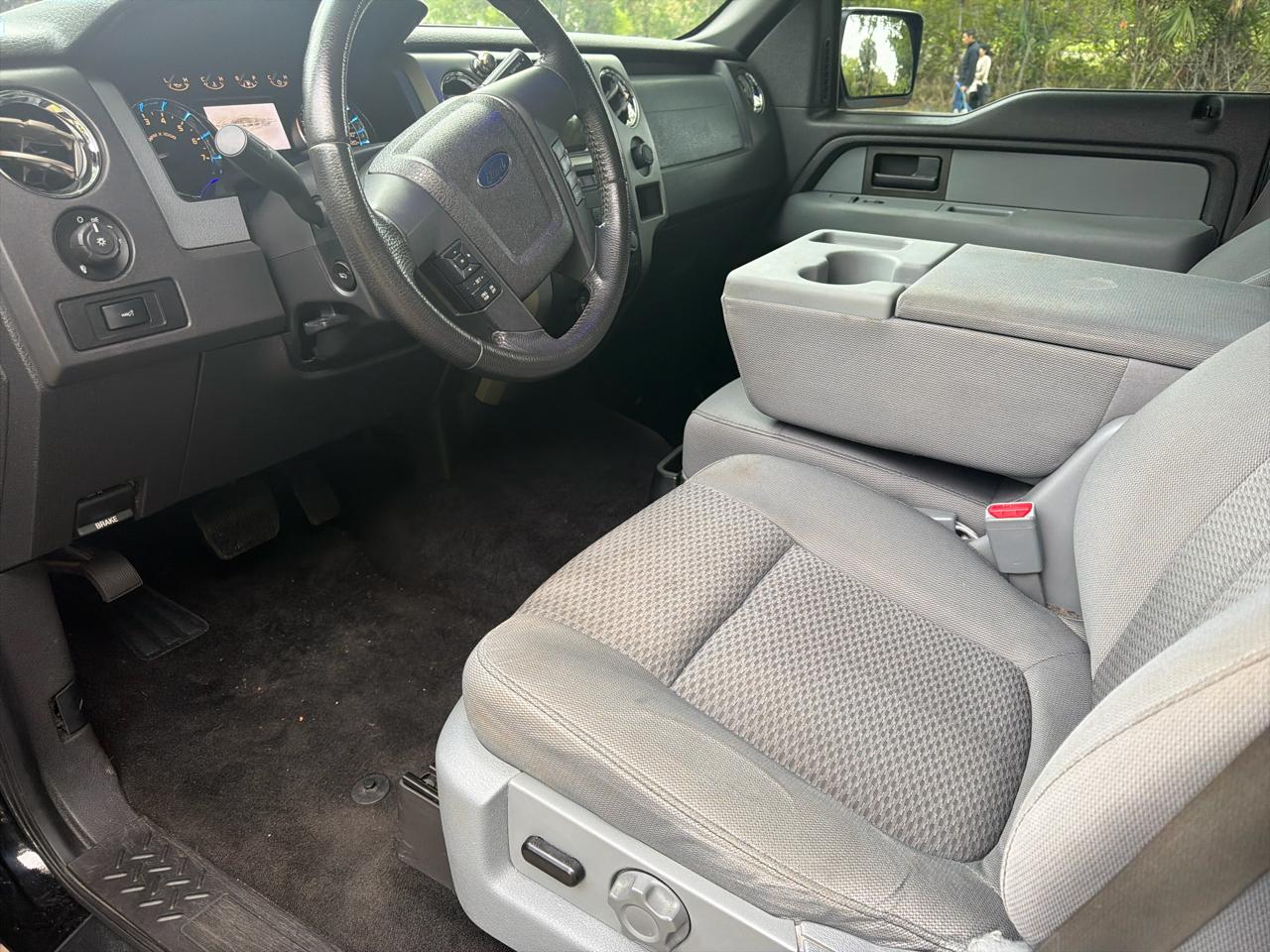 Ford F-150 2WD SuperCrew 145" XLT 2011