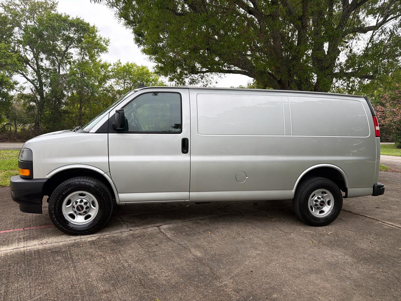 GMC Savana Cargo Van RWD 2500 135" 2021