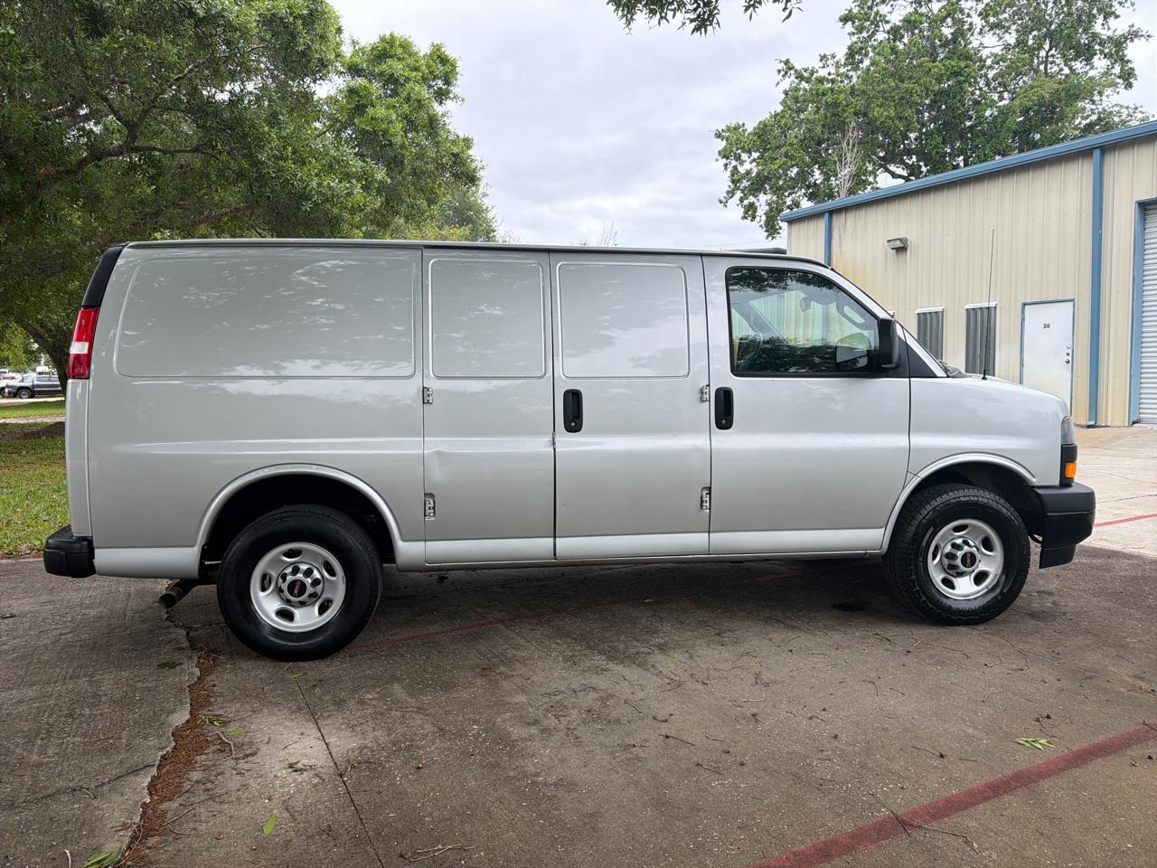 GMC Savana Cargo Van RWD 2500 135" 2021