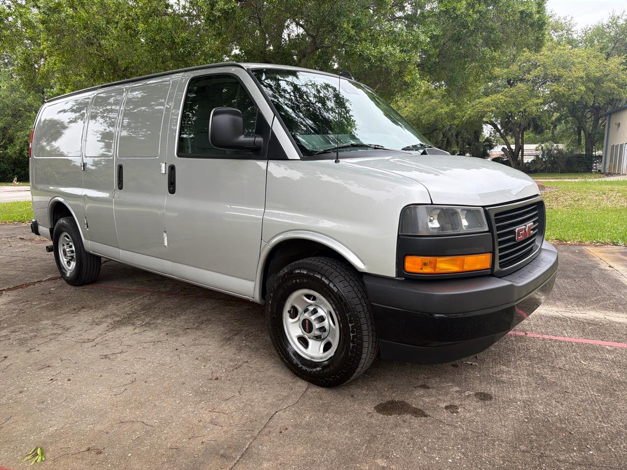 GMC Savana Cargo Van RWD 2500 135" 2021