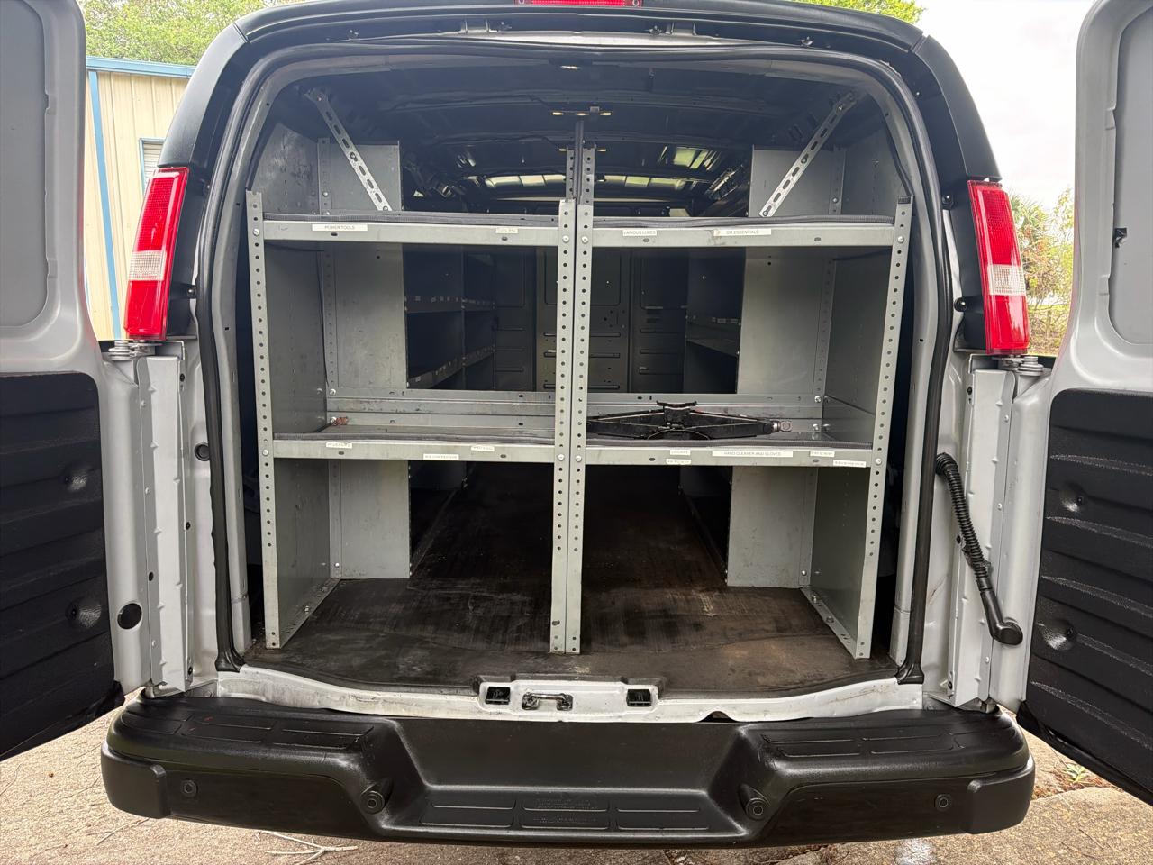 GMC Savana Cargo Van RWD 2500 135" 2021