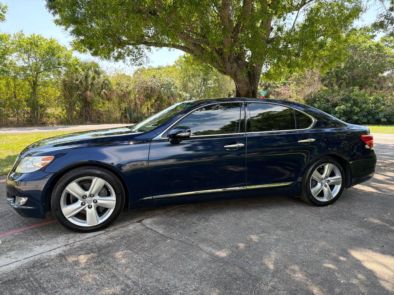 Lexus LS 460 4dr Sdn RWD 2011