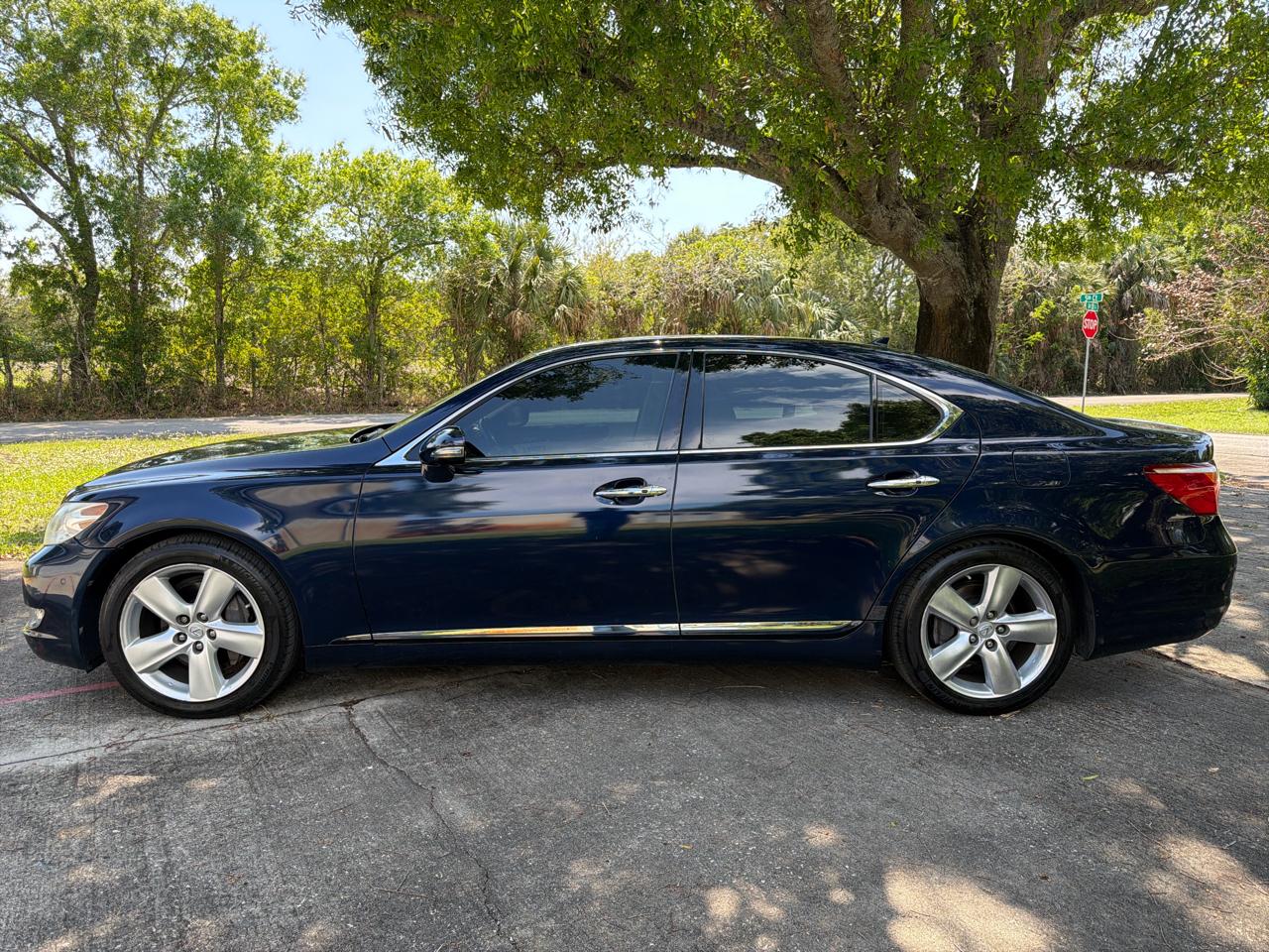 Lexus LS 460 4dr Sdn RWD 2011