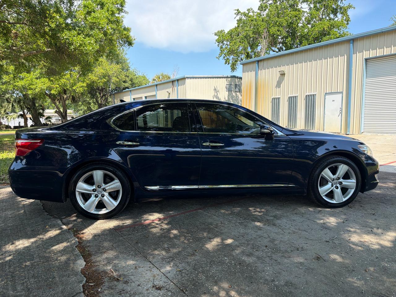 Lexus LS 460 4dr Sdn RWD 2011