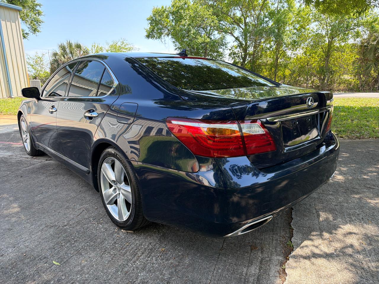 Lexus LS 460 4dr Sdn RWD 2011