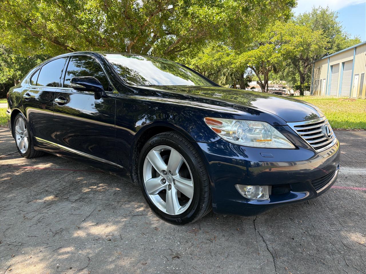 Lexus LS 460 4dr Sdn RWD 2011