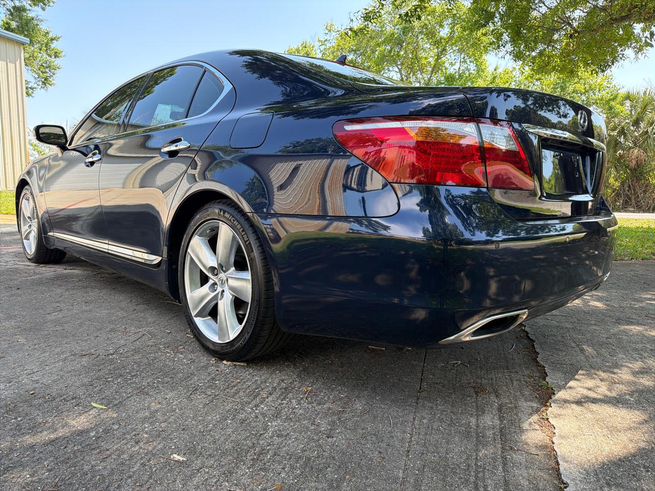 Lexus LS 460 4dr Sdn RWD 2011