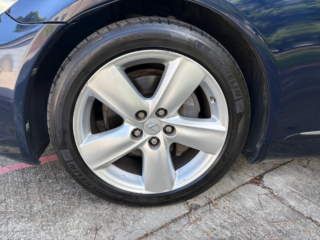 Lexus LS 460 4dr Sdn RWD 2011