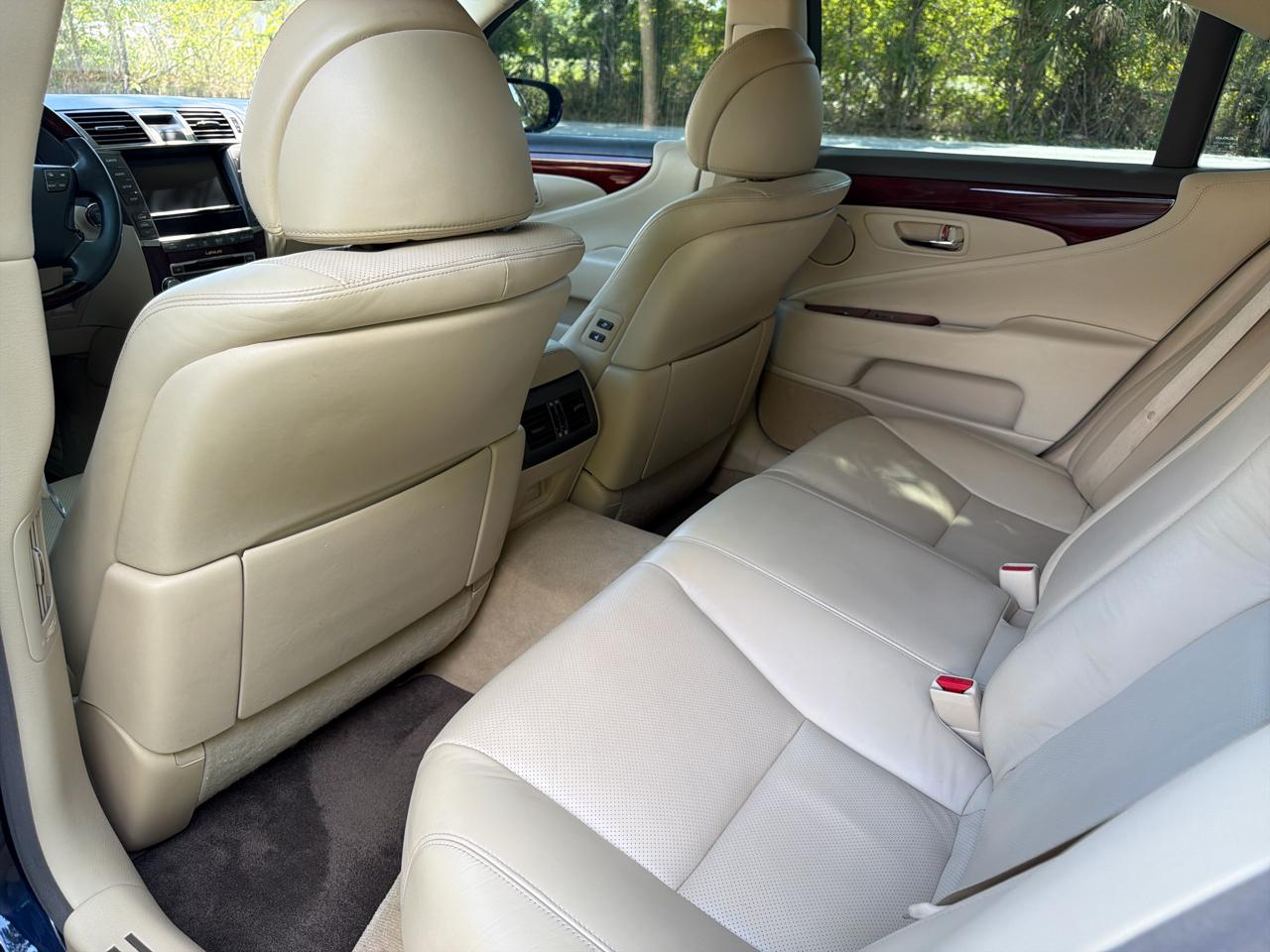 Lexus LS 460 4dr Sdn RWD 2011