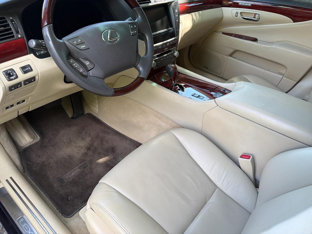 Lexus LS 460 4dr Sdn RWD 2011