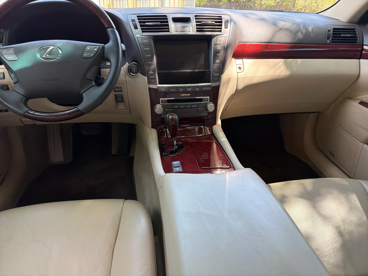 Lexus LS 460 4dr Sdn RWD 2011