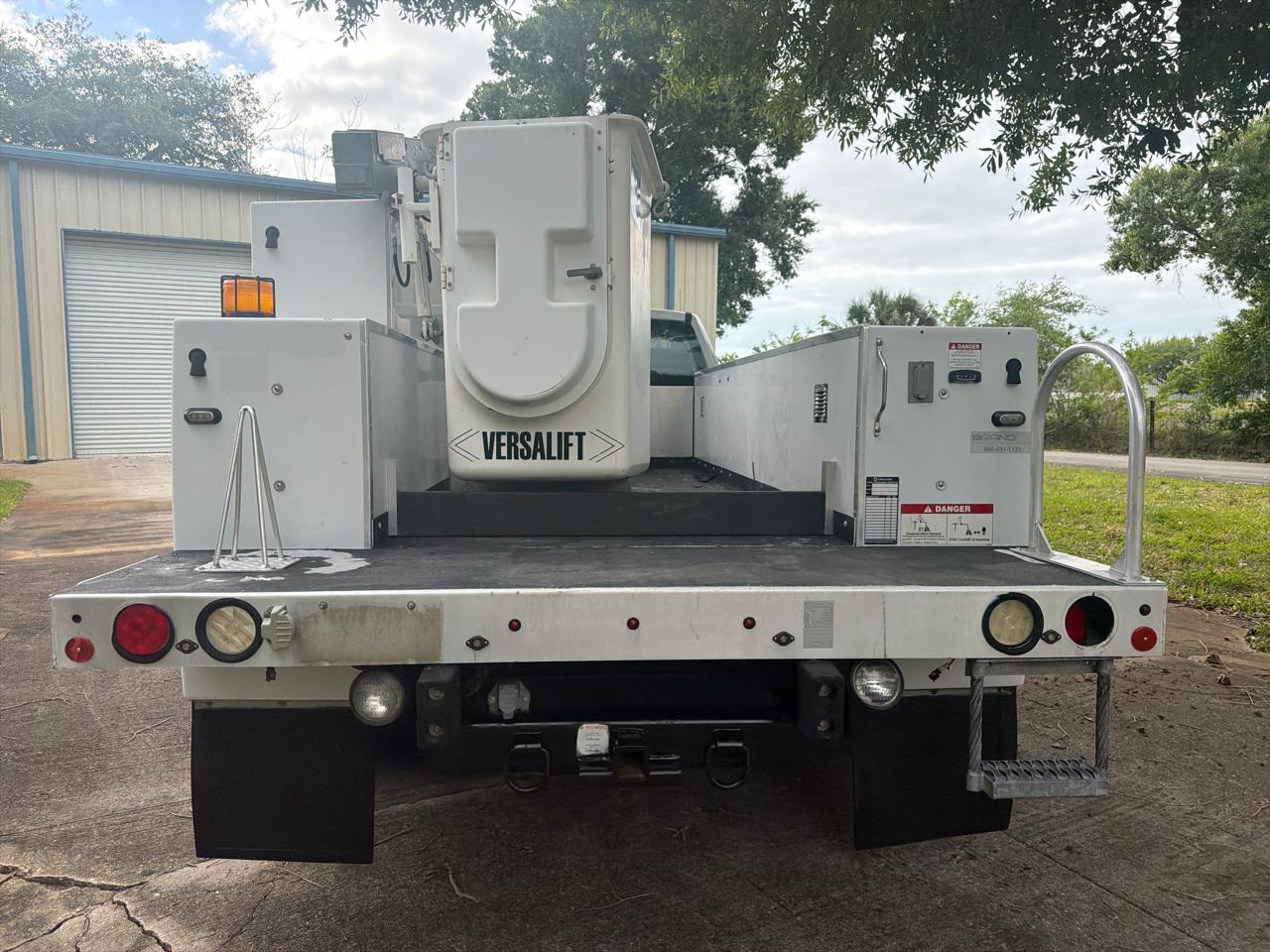 Ford Super Duty F-450 DRW XLT 2WD Reg Cab 145" WB 60" CA 2017