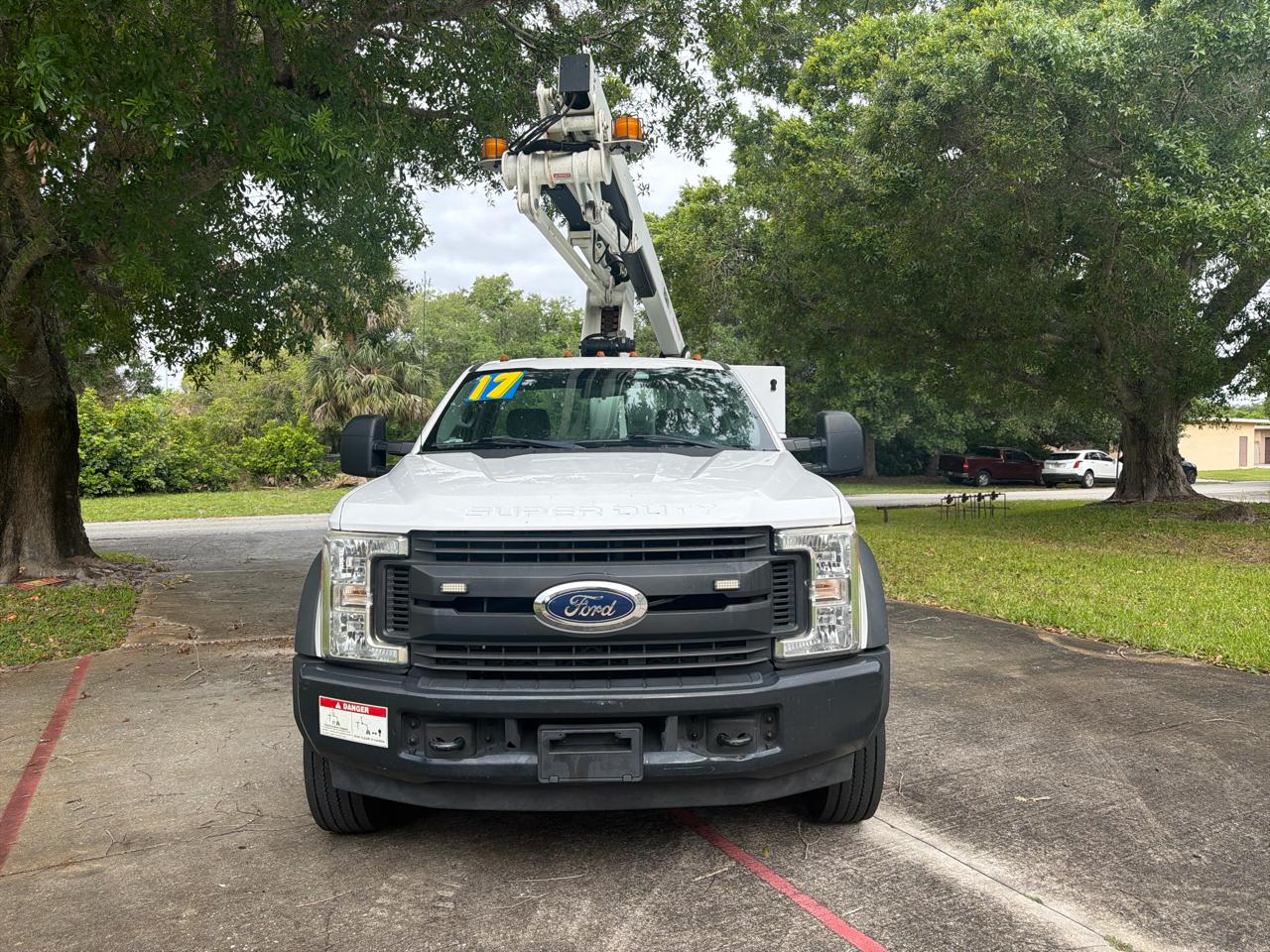 Ford Super Duty F-450 DRW XLT 2WD Reg Cab 145" WB 60" CA 2017