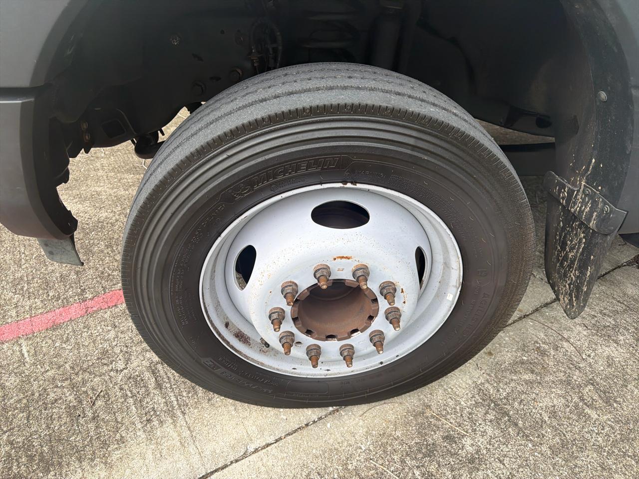 Ford Super Duty F-450 DRW XLT 2WD Reg Cab 145" WB 60" CA 2017