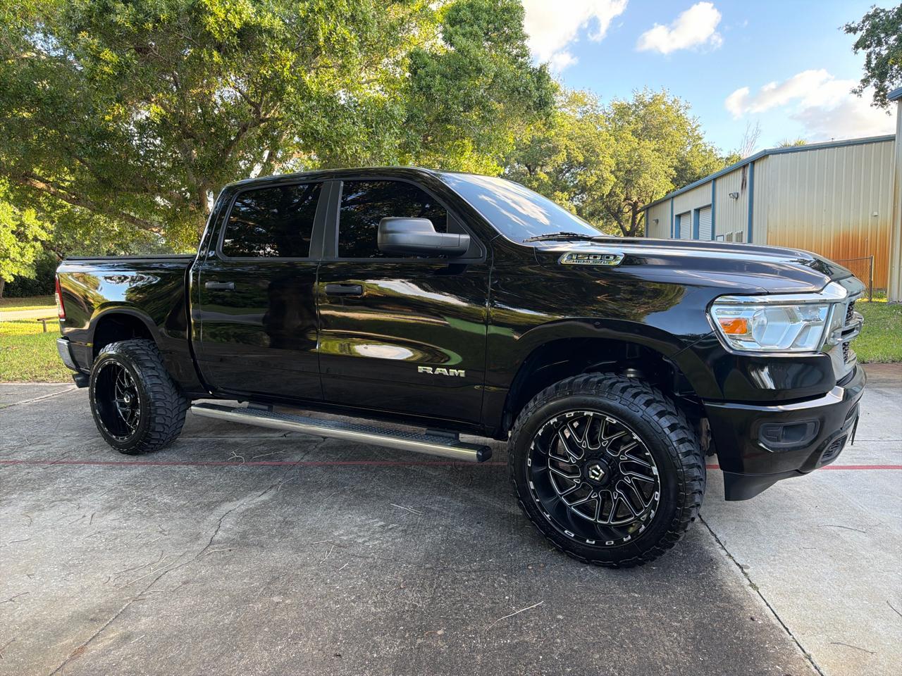 RAM 1500 Tradesman 4x2 Crew Cab 5'7" Box 2019