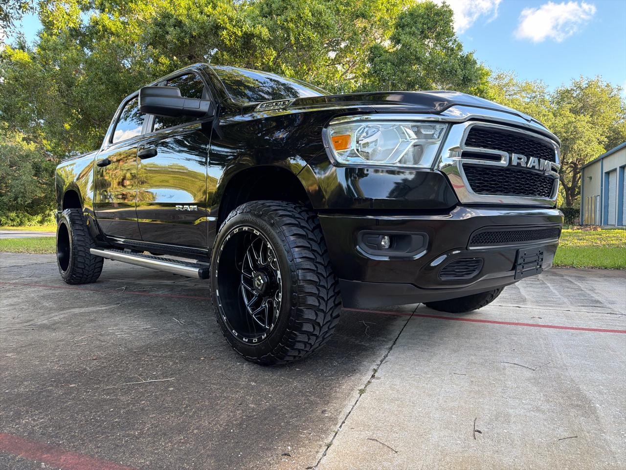 RAM 1500 Tradesman 4x2 Crew Cab 5'7" Box 2019