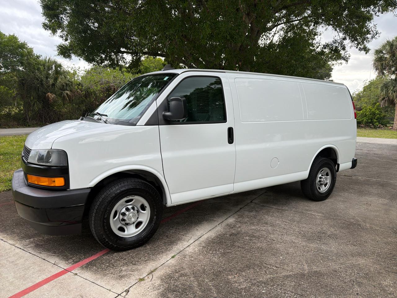Chevrolet Express Cargo Van RWD 2500 135" 2020