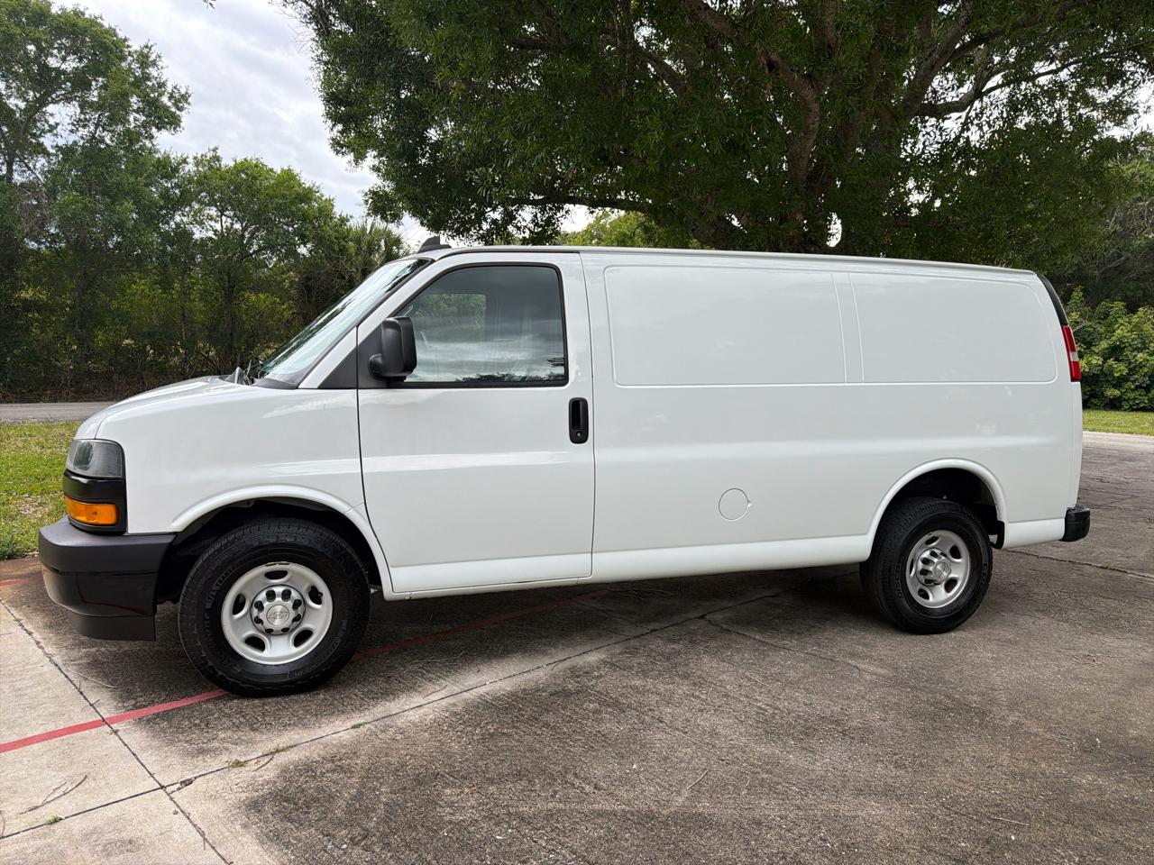 Chevrolet Express Cargo Van RWD 2500 135" 2020