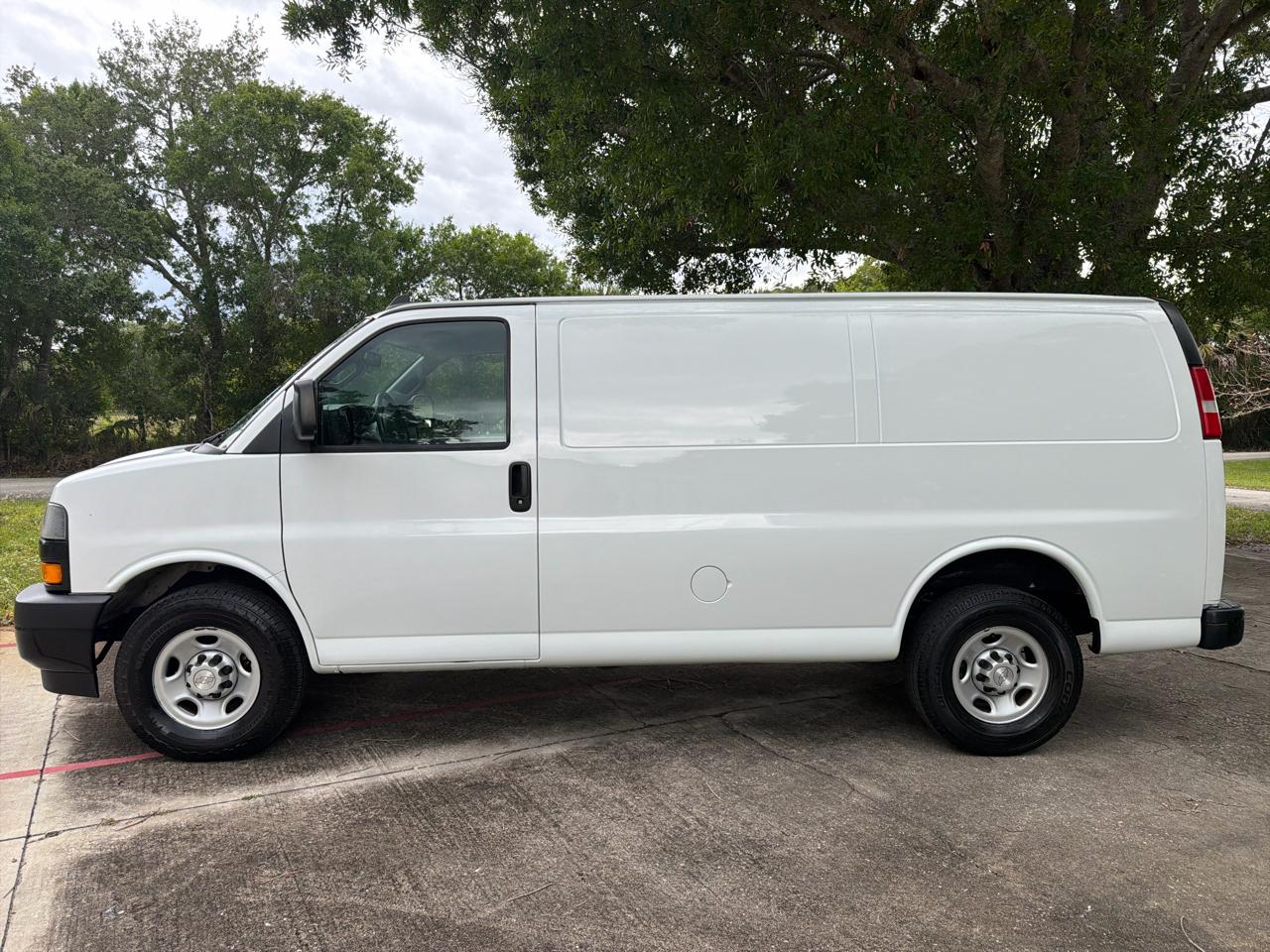 Chevrolet Express Cargo Van RWD 2500 135" 2020