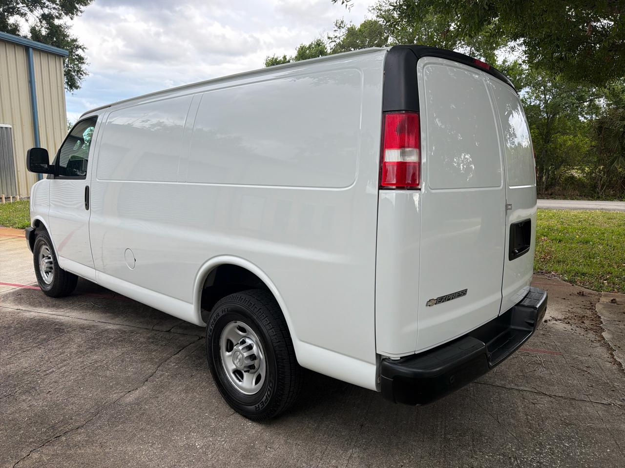 Chevrolet Express Cargo Van RWD 2500 135" 2020