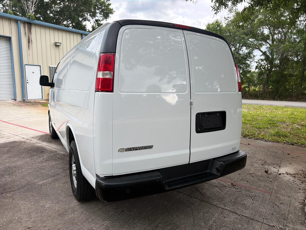Chevrolet Express Cargo Van RWD 2500 135" 2020