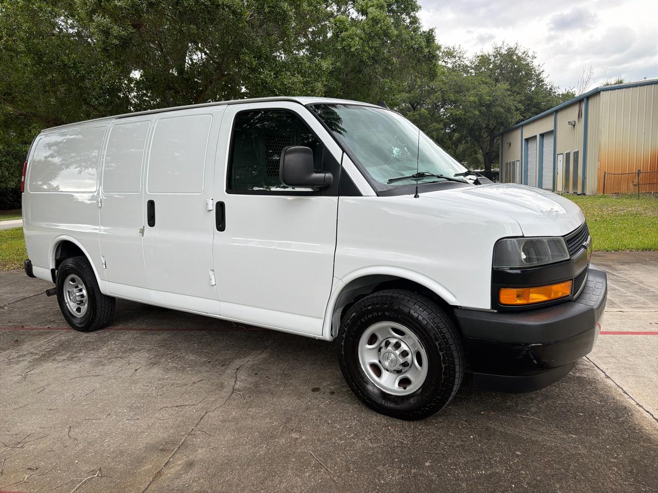 Chevrolet Express Cargo Van RWD 2500 135" 2020