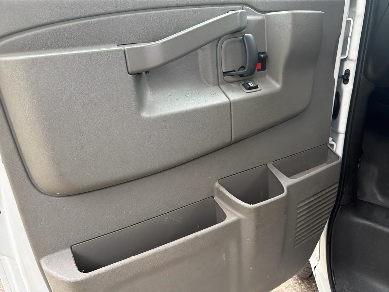 Chevrolet Express Cargo Van RWD 2500 135" 2020