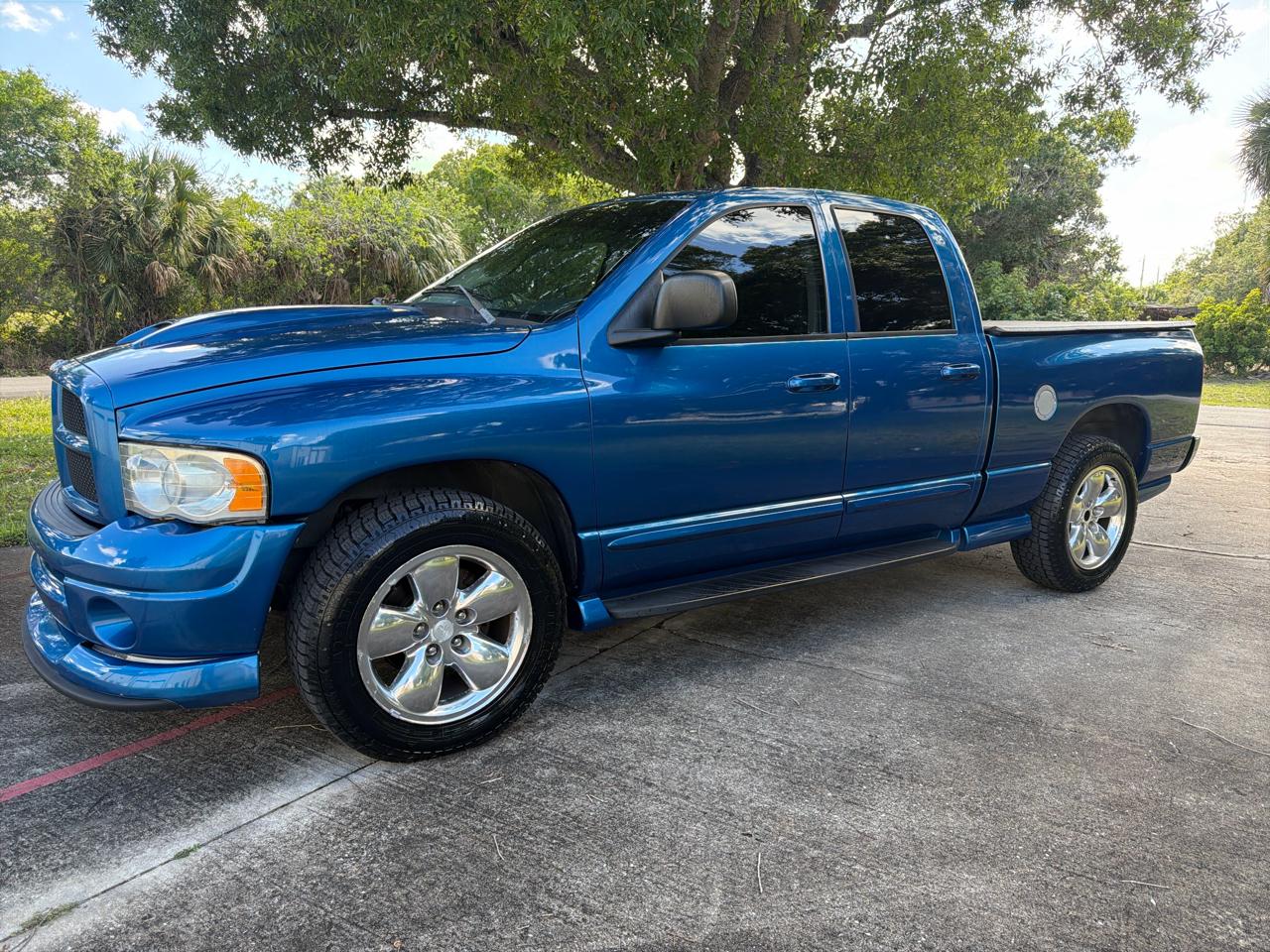 Dodge Ram 1500 4dr Quad Cab 140.5" WB SLT 2004