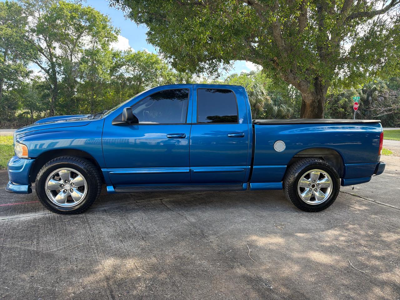 Dodge Ram 1500 4dr Quad Cab 140.5" WB SLT 2004