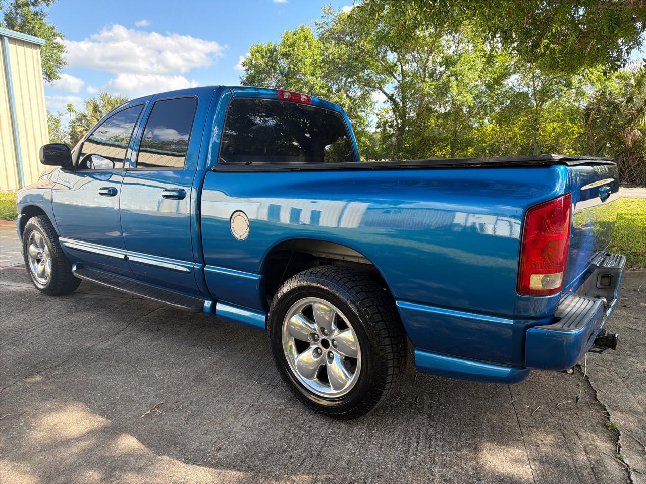 Dodge Ram 1500 4dr Quad Cab 140.5" WB SLT 2004