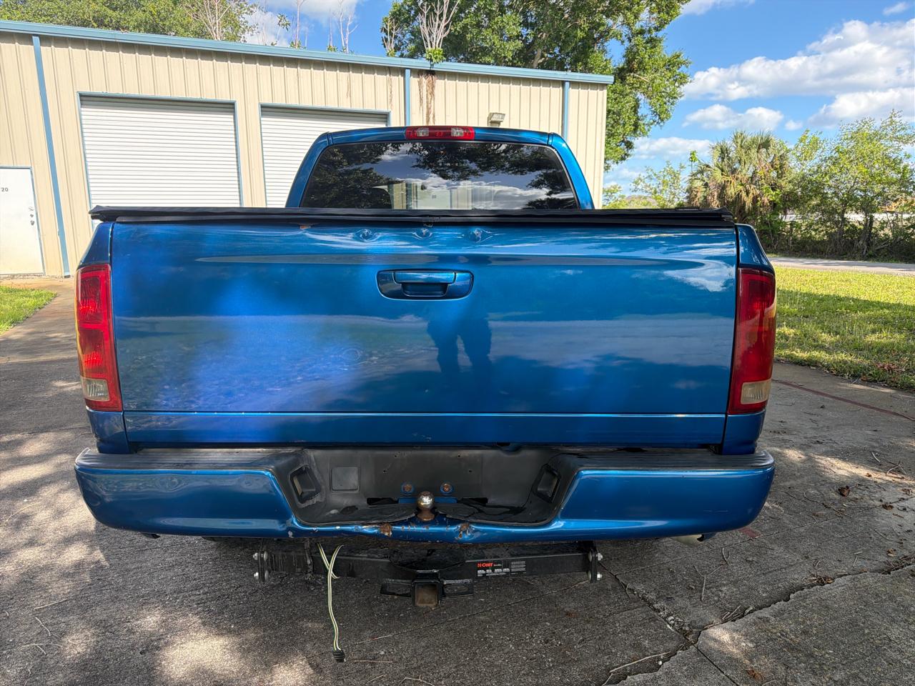 Dodge Ram 1500 4dr Quad Cab 140.5" WB SLT 2004