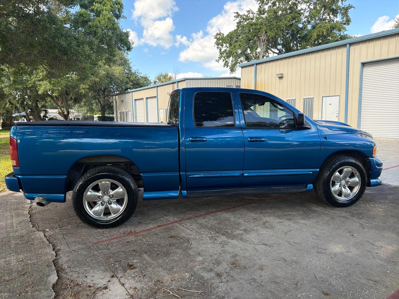 Dodge Ram 1500 4dr Quad Cab 140.5" WB SLT 2004