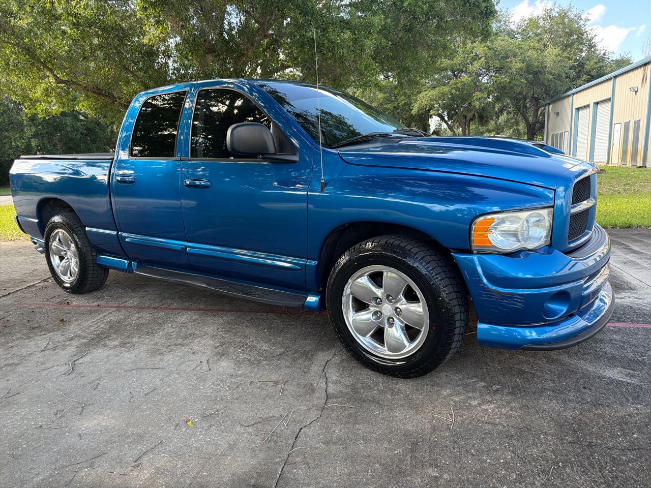 Dodge Ram 1500 4dr Quad Cab 140.5" WB SLT 2004