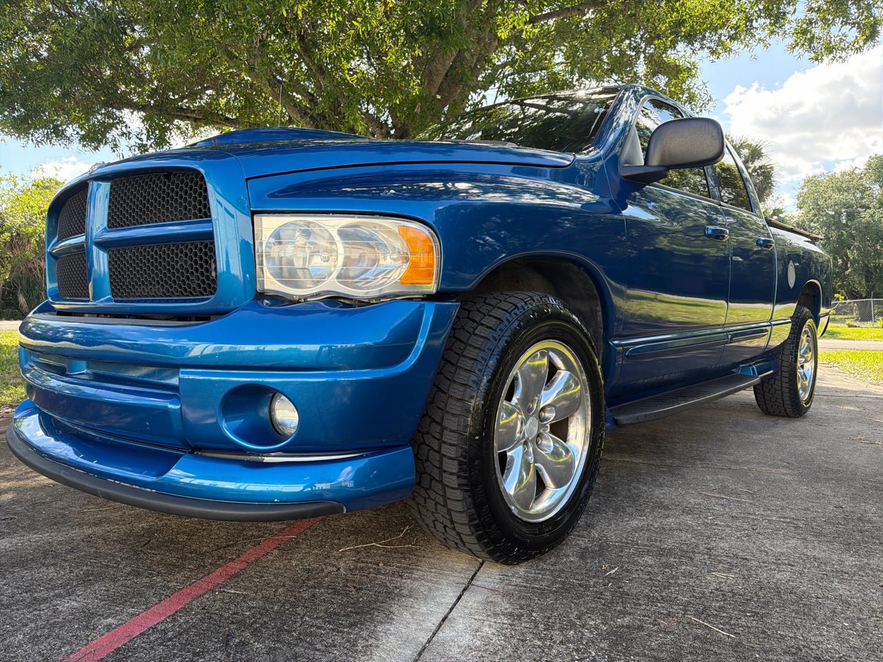 Dodge Ram 1500 4dr Quad Cab 140.5" WB SLT 2004