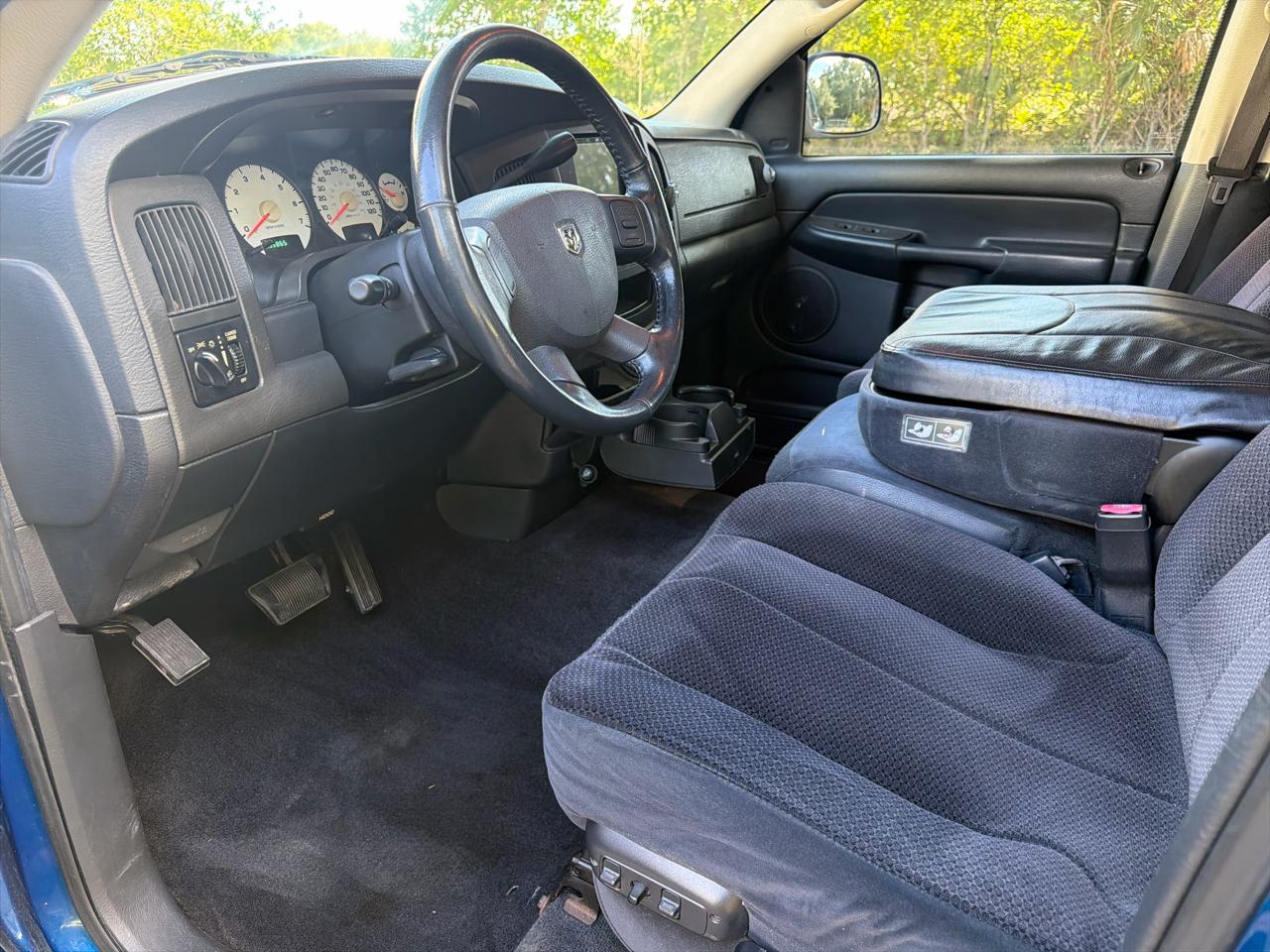 Dodge Ram 1500 4dr Quad Cab 140.5" WB SLT 2004