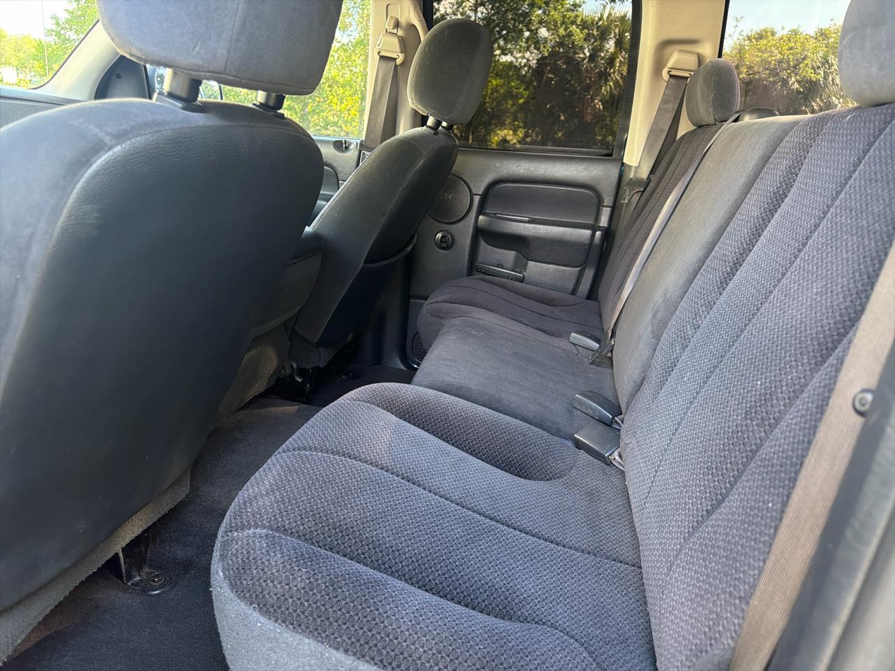 Dodge Ram 1500 4dr Quad Cab 140.5" WB SLT 2004